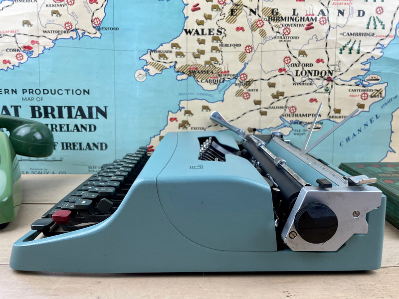 Typewriter, 1967 Olivetti Lettera 32