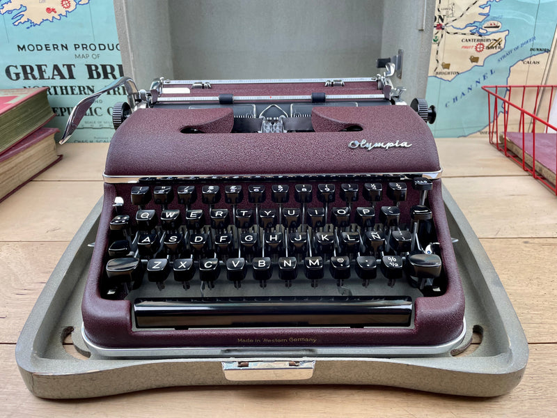 Typewriter, 1956 Olympia SM3 with Congress Typeface