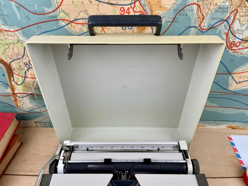 Typewriter, Olympia Traveller de Luxe S