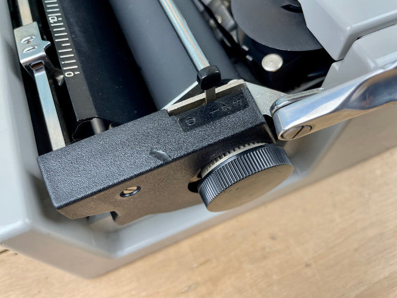 Typewriter, Olivetti Dora - No Carry Case