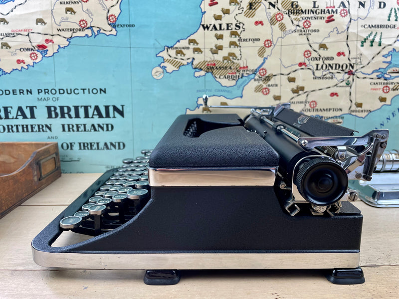 Typewriter, 1938 Royal de Luxe Portable