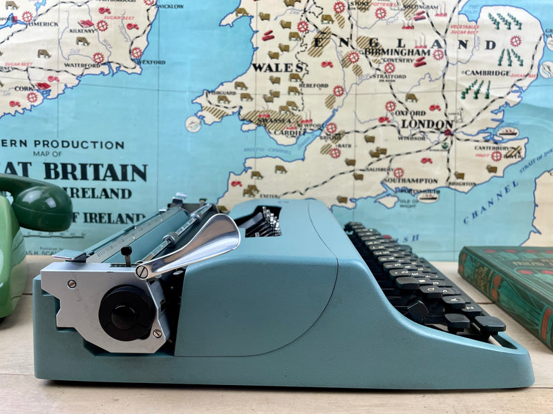 Typewriter, 1967 Olivetti Lettera 32