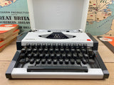 Typewriter, Olympia Traveller de Luxe