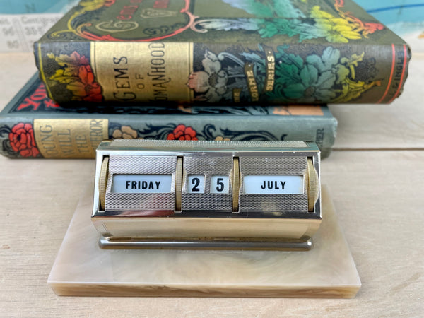 Vintage Desk Perpetual Calendar