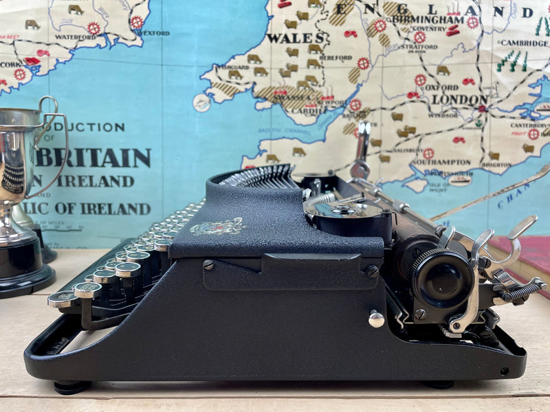 Typewriter, 1943 Imperial The Good Companion No 1