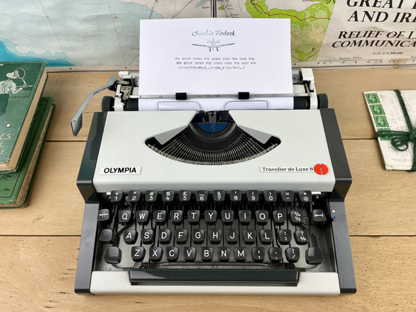 Olympia Traveller de Luxe S Typewriter