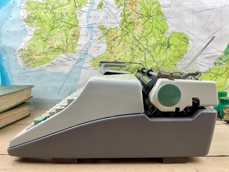 Typewriter, 1964 Olympia SM8 with Congress Typeface