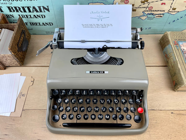 Olivetti Lettera 22 Typewriter