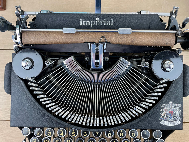 Typewriter, 1946 Imperial The Good Companion No 1
