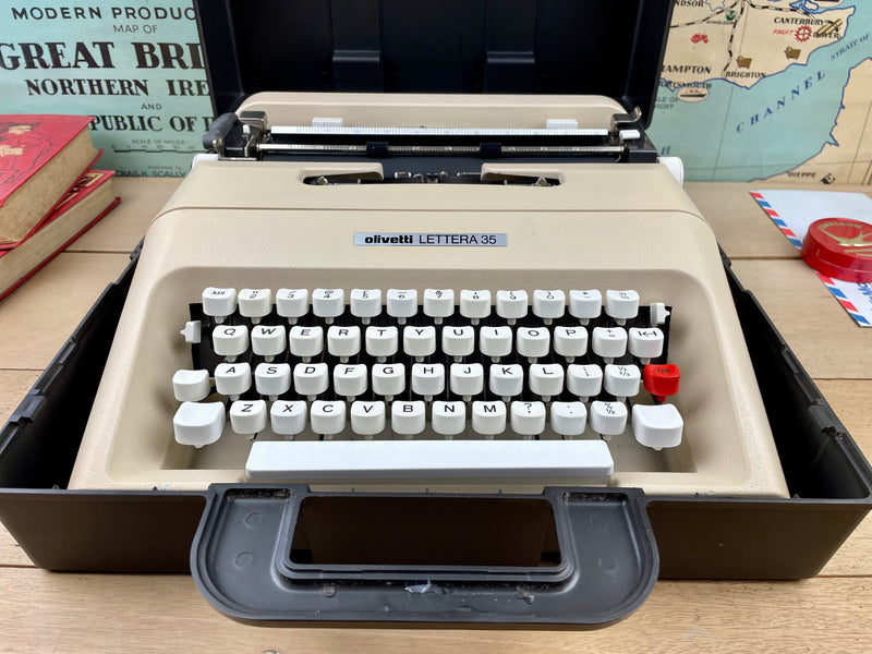 Typewriter, Olivetti Lettera 35