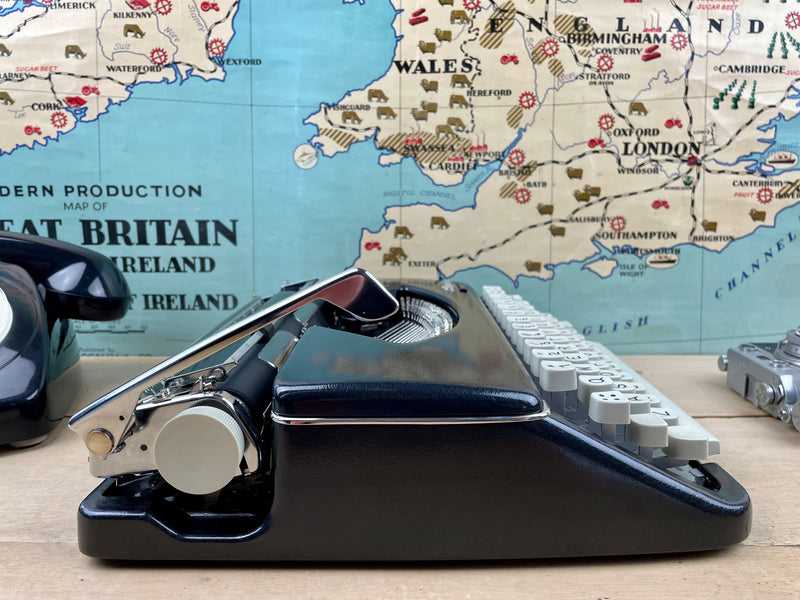 Typewriter, 1966 Olympia Splendid 66