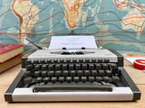 Typewriter, Olympia Traveller de Luxe S