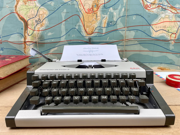 Typewriter, Olympia Traveller de Luxe S