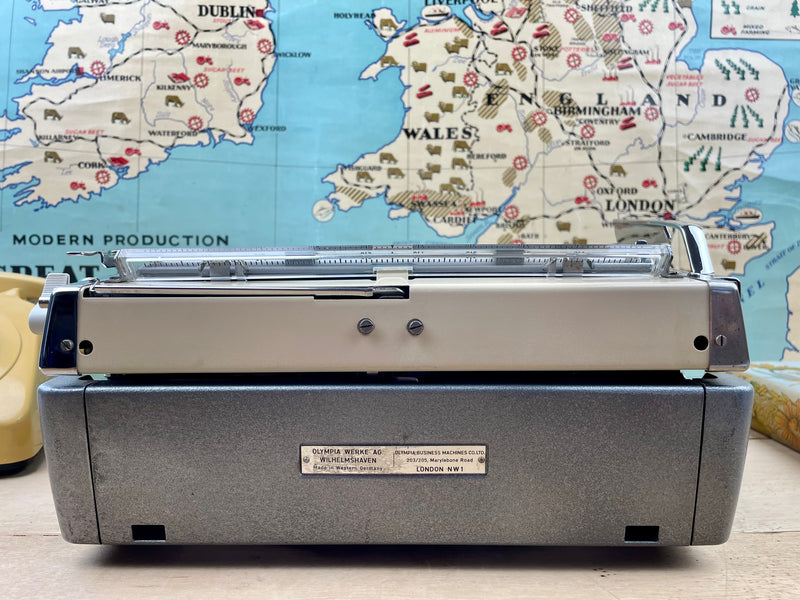 Typewriter, 1966 Olympia SM9 - No Carry Case