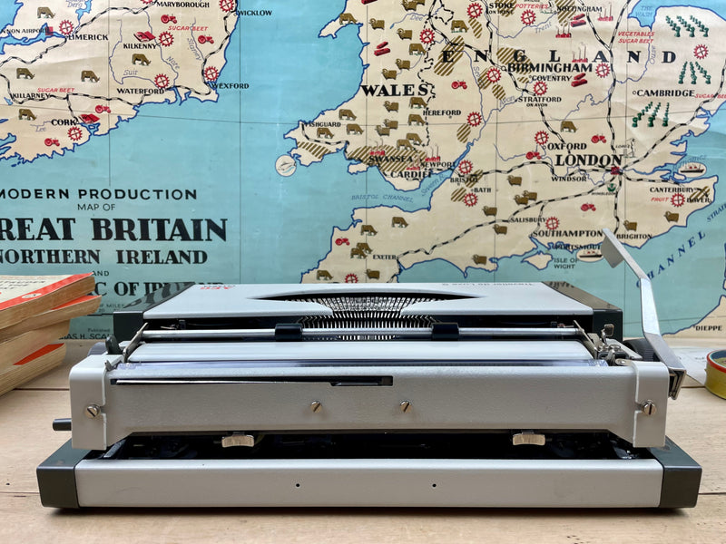 Typewriter, Olympia Traveller de Luxe S