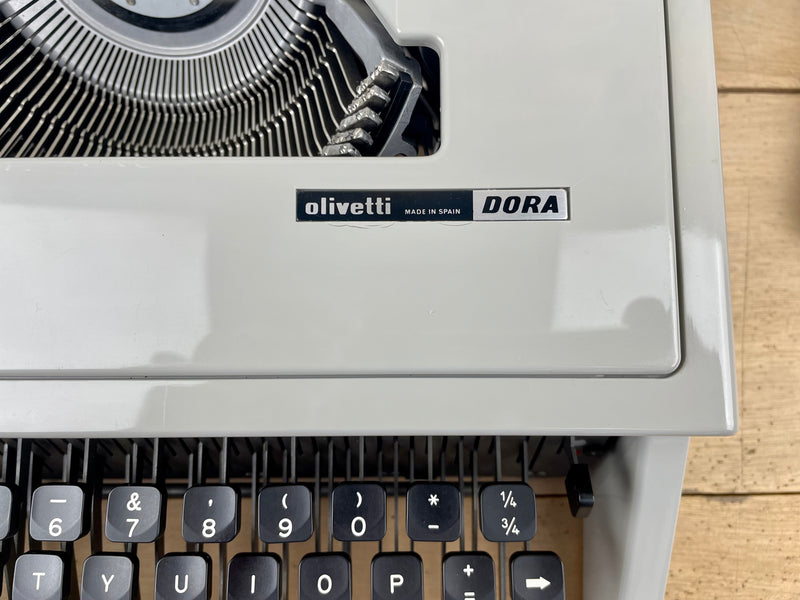 Typewriter, Olivetti Dora