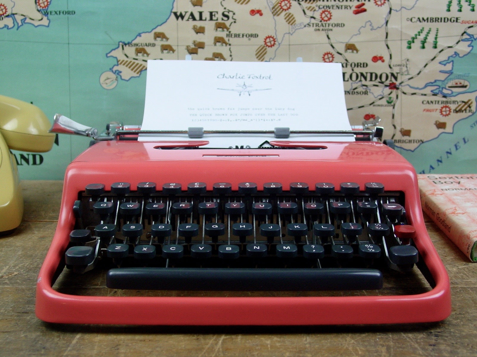Olivetti Lettera 22 - Pink – Charlie Foxtrot Vintage