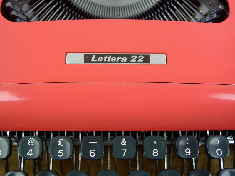 Olivetti Lettera 22 - Pink