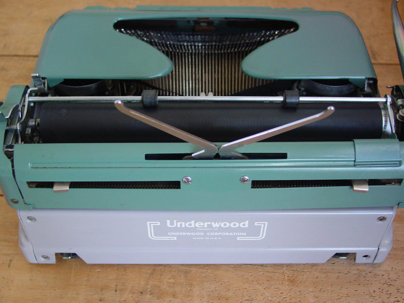 Underwood Deluxe Portable