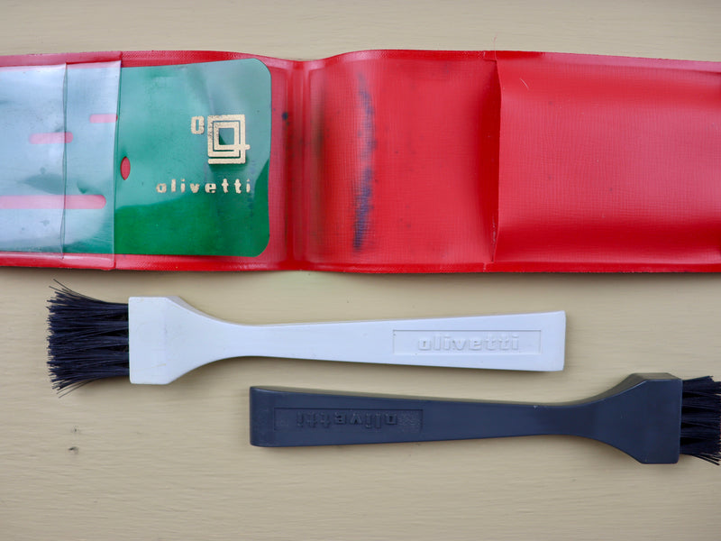Olivetti Typewriter Brush Set in Pouch with Logo