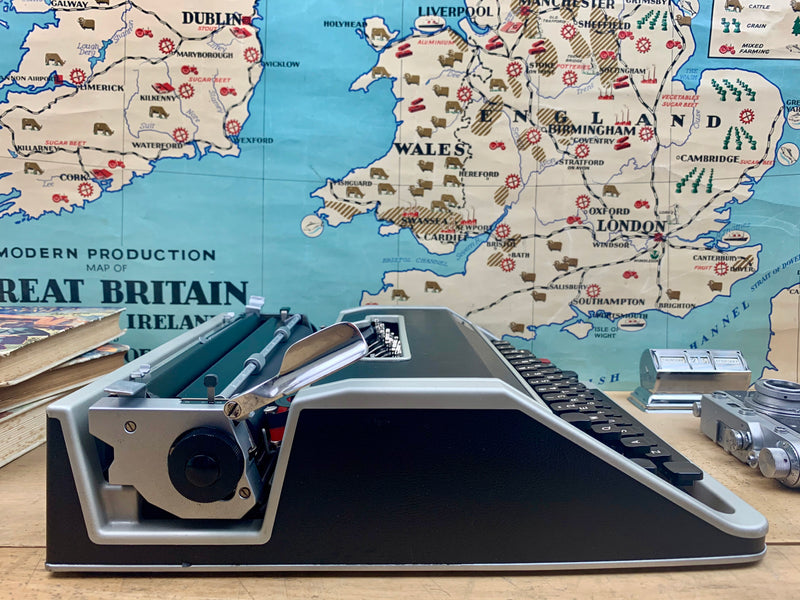 数々の賞を受賞 Olivetti Lettera DL – Charlie Foxtrot Vintage オフィス用品